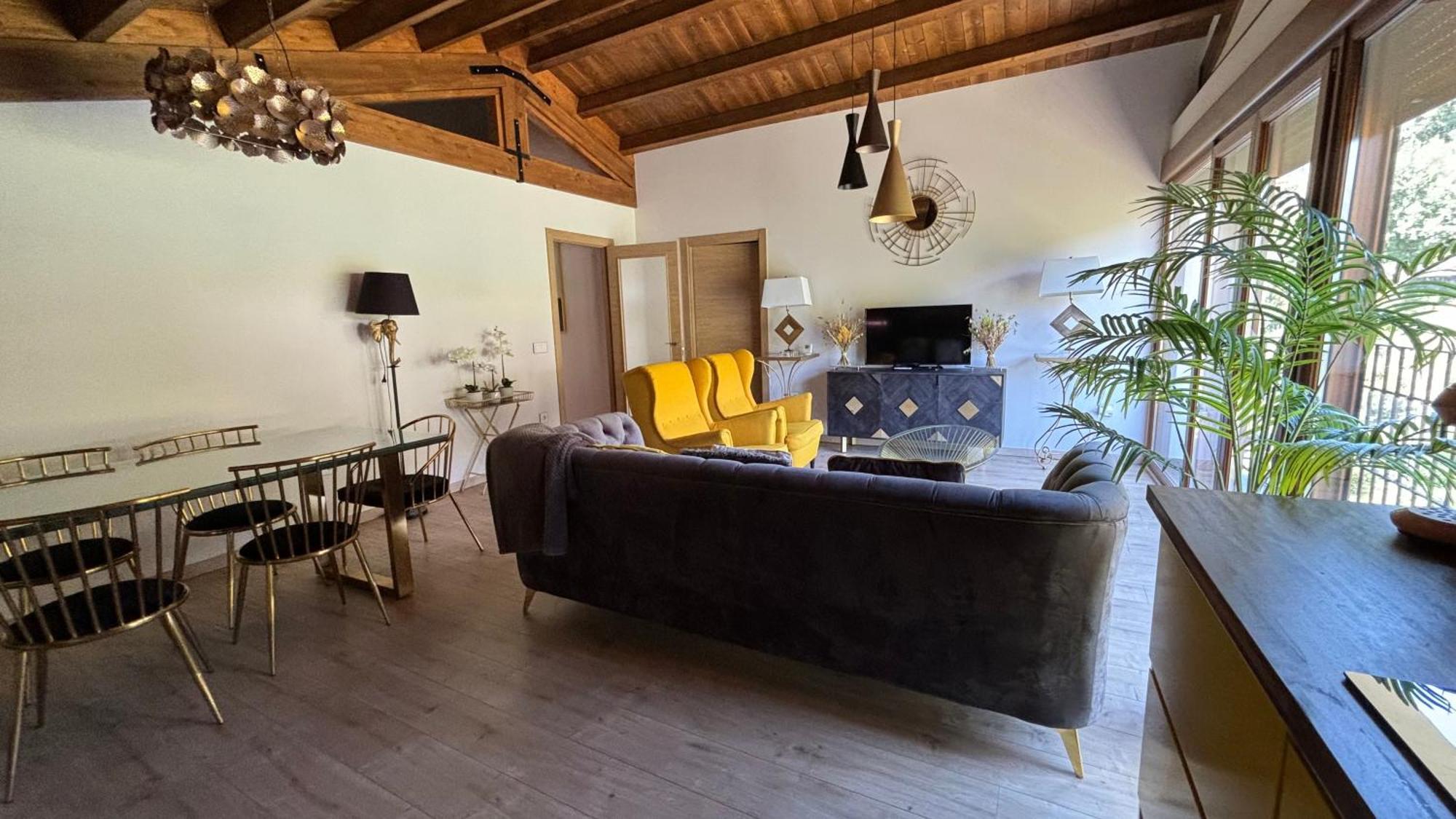 Apartamentos En El Valle Del Jerte Flores Para Angela Cabezuela Del Valle Luaran gambar
